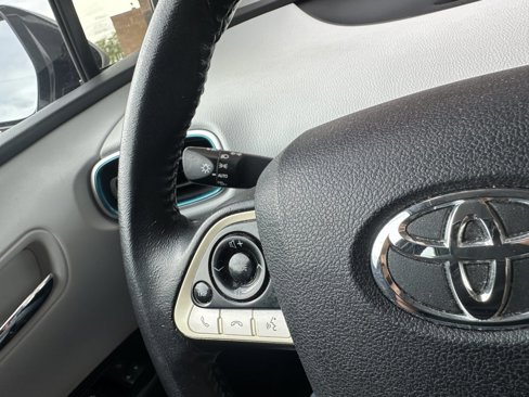 Used 2018 Toyota Prius Four image 15