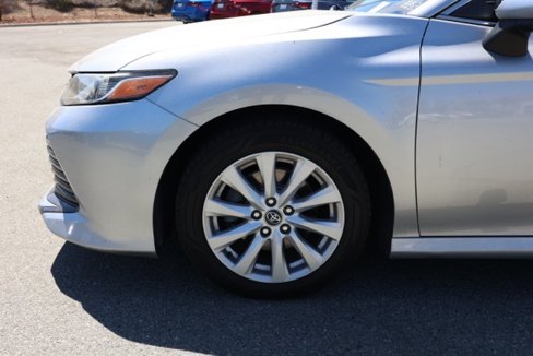 Used 2020 Toyota Camry LE image 11