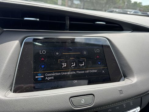 Certified 2021 Cadillac XT4 Luxury w/ Cold Weather Package image 17