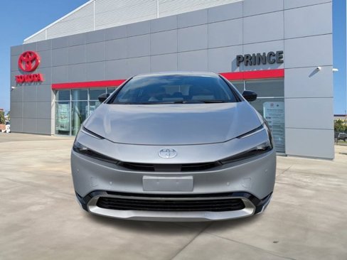 New 2025 Toyota Prius Plug-In Hybrid image 9