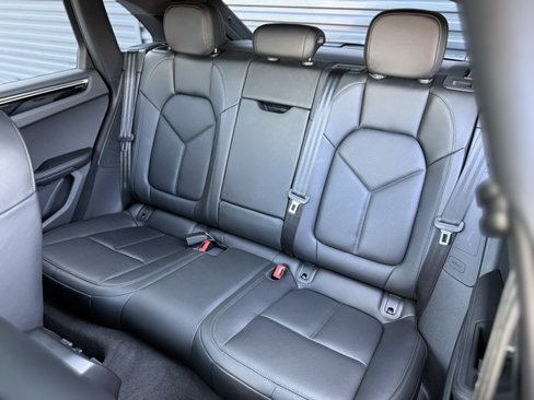 Certified 2025 Porsche Macan image 26