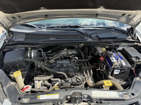Used 2010 Chrysler Town & Country Touring image 40