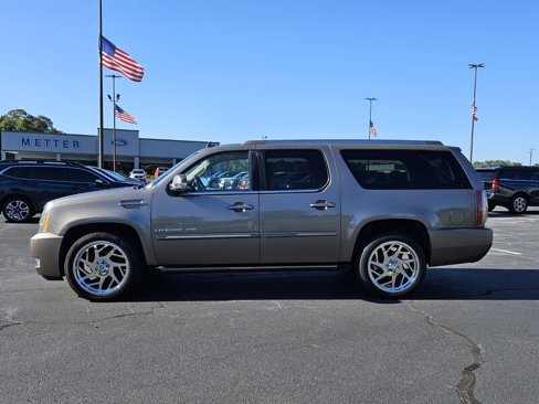 Used 2014 Cadillac Escalade ESV Premium image 4