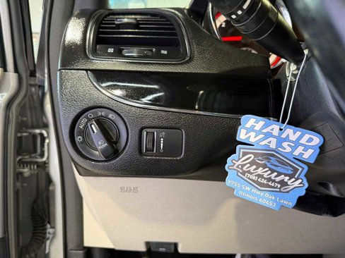 Used 2017 Dodge Grand Caravan SXT image 15