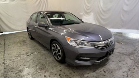 Used 2017 Honda Accord EX-L image 2