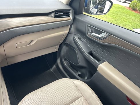 Used 2020 Ford Escape Titanium image 17