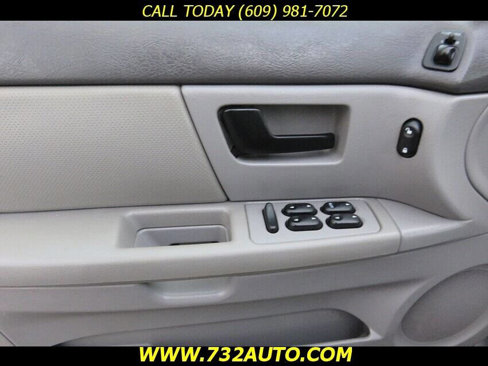 Used 2004 Ford Taurus SES image 17