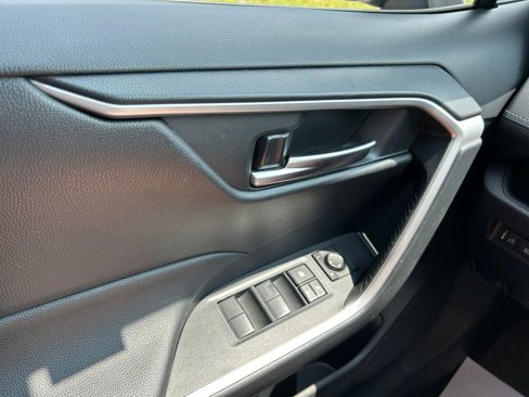 Used 2019 Toyota RAV4 XLE image 19