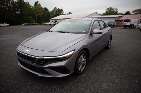 Used 2025 Hyundai Elantra SE image 7