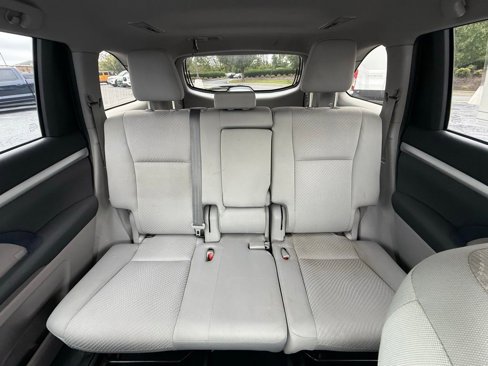 Used 2019 Toyota Highlander LE image 11