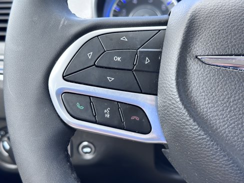 Used 2023 Chrysler 300 Touring w/ Sport Appearance Package image 27