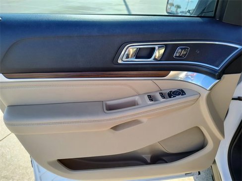 Used 2017 Ford Explorer Limited image 19