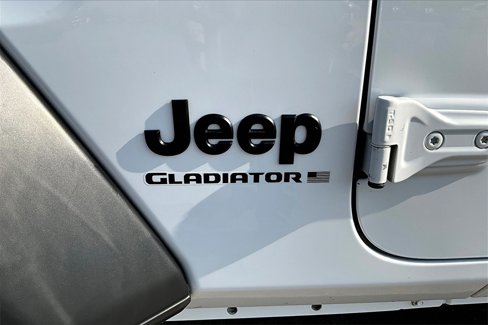 Used 2023 Jeep Gladiator Sport image 8