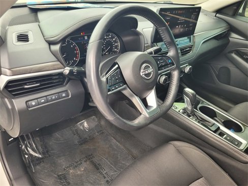 Used 2023 Nissan Altima 2.5 SV w/ SV Premium Package image 12