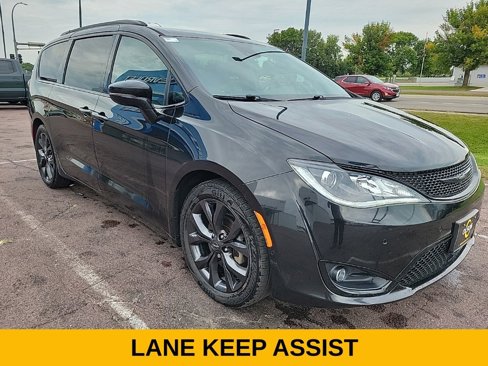 Used 2018 Chrysler Pacifica Limited image 9