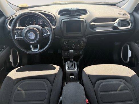 Used 2020 Jeep Renegade Latitude w/ Cold Weather Group image 10