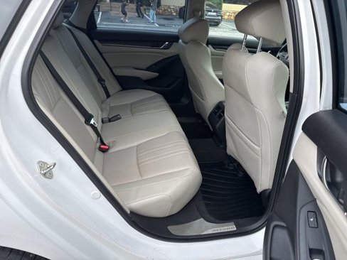 Used 2018 Honda Accord Touring image 17