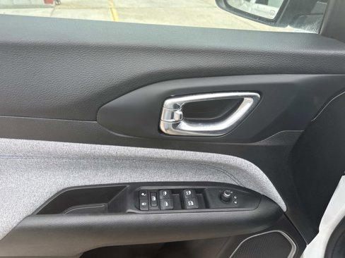 Certified 2022 Jeep Compass Latitude image 19