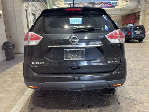 Used 2016 Nissan Rogue SV w/ SV Premium Package image 4