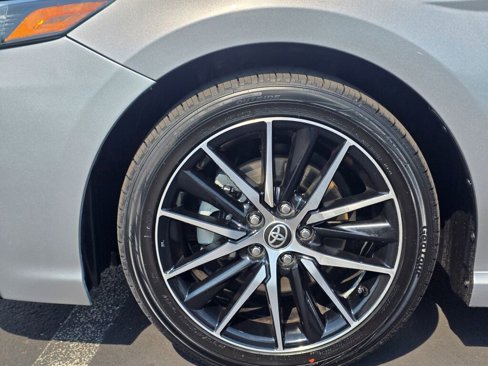 Used 2021 Toyota Camry SE image 11