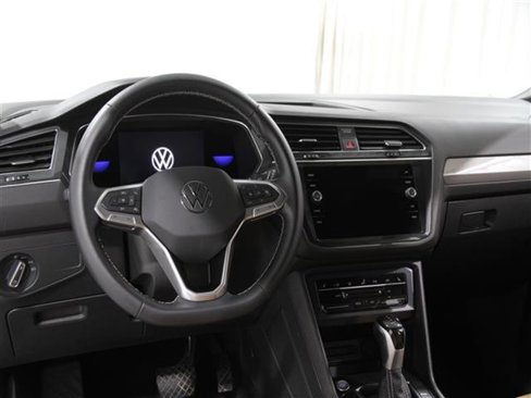 Used 2022 Volkswagen Tiguan SE image 7