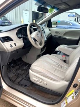 Used 2014 Toyota Sienna LE image 18