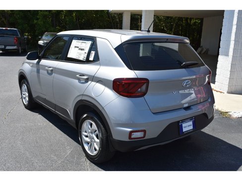 New 2025 Hyundai Venue SE image 3