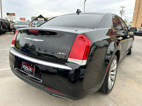 Used 2018 Chrysler 300 Limited image 7