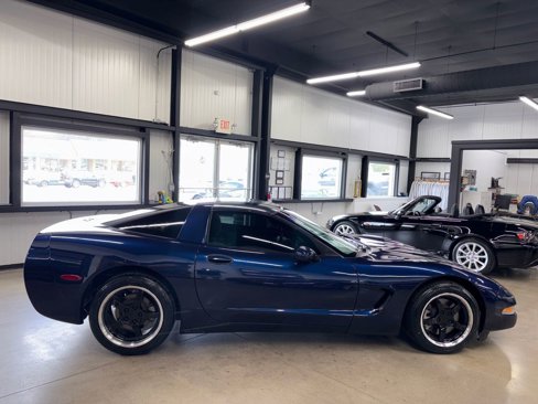 Used 2000 Chevrolet Corvette Coupe w/ Roof Pkg image 14
