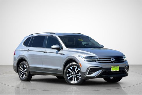Used 2022 Volkswagen Tiguan S image 2