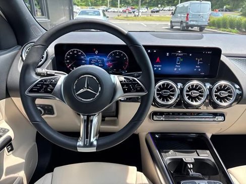 Used 2025 Mercedes-Benz GLA 250 4MATIC image 13