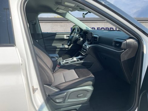 Certified 2023 Ford Explorer XLT image 4