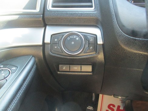 Used 2018 Ford Explorer Sport image 16