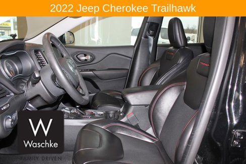 Used 2022 Jeep Cherokee Trailhawk image 16