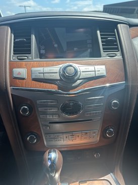 Used 2017 INFINITI QX80 Limited image 2