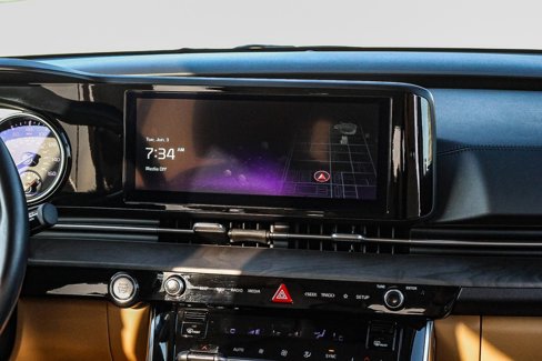 Used 2024 Kia Carnival EX image 16