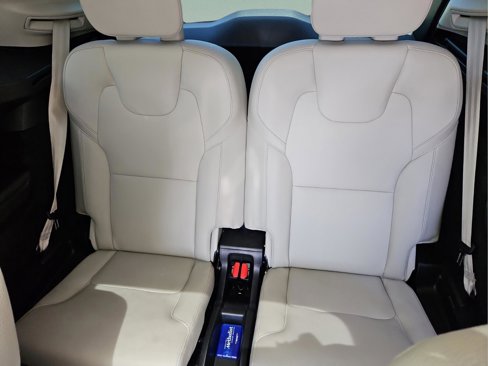 Used 2021 Volvo XC90 T6 Momentum image 13