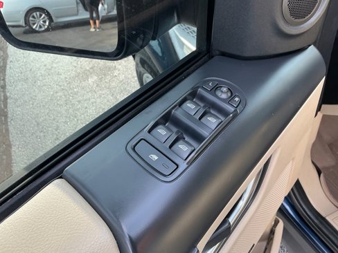Used 2013 Land Rover LR2 image 11