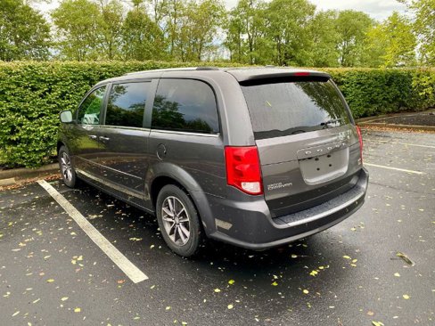 Used 2017 Dodge Grand Caravan SXT image 3