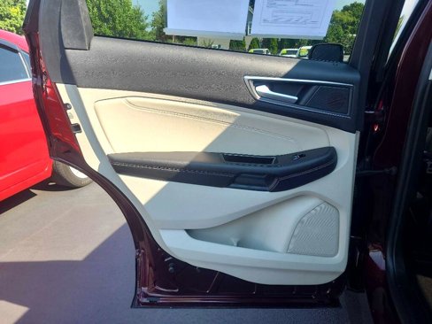 Used 2020 Ford Edge Titanium w/ Class II Trailer Tow Package image 36