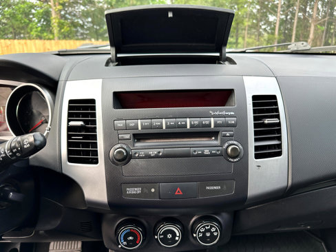 Used 2009 Mitsubishi Outlander SE image 36
