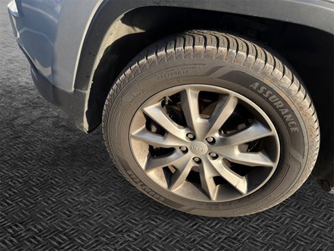 Used 2018 Jeep Cherokee Limited image 10