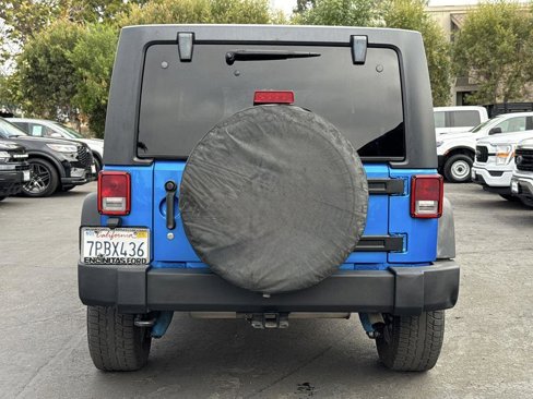 Used 2015 Jeep Wrangler Unlimited Rubicon w/ Connectivity Group image 11