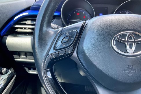 Used 2021 Toyota C-HR XLE image 10