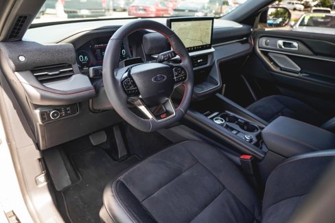Used 2025 Ford Explorer ST image 16