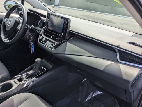 Used 2022 Toyota Corolla LE image 6