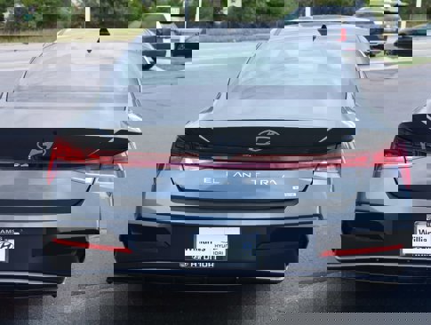 New 2025 Hyundai Elantra Limited image 4