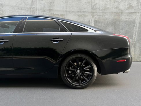 Used 2011 Jaguar XJ image 6