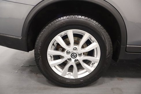 Used 2018 Nissan Rogue SV w/ Premium Package image 24