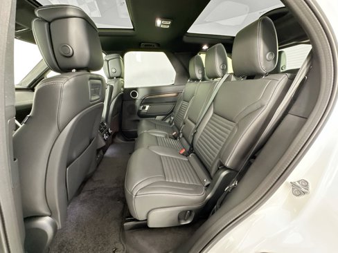 Certified 2025 Land Rover Discovery Dynamic SE image 23